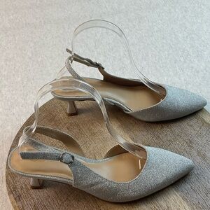 WOMEN’S POINTED TOE PUMPS SLINGBACK HEELS SIZE: 6 SPARKLE SILVER
